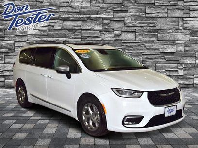 Used 2023 Chrysler Pacifica Limited