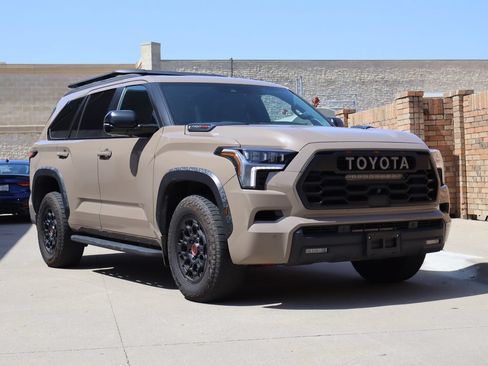 Used 2025 Toyota Sequoia TRD Pro AWD/4WD image 2