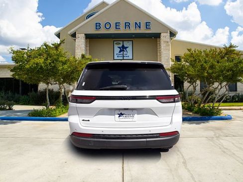 Used 2023 Jeep Grand Cherokee Altitude image 4