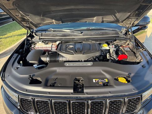 Used 2023 Jeep Wagoneer Series II AWD/4WD image 26