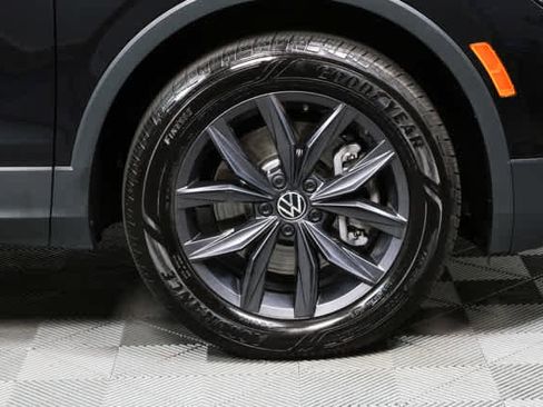 Used 2023 Volkswagen Tiguan SE FWD image 39