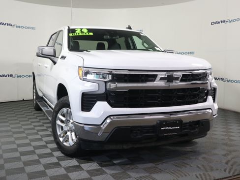 Used 2024 Chevrolet Silverado 1500 LT w/ Z71 Off-Road Package AWD/4WD image 2