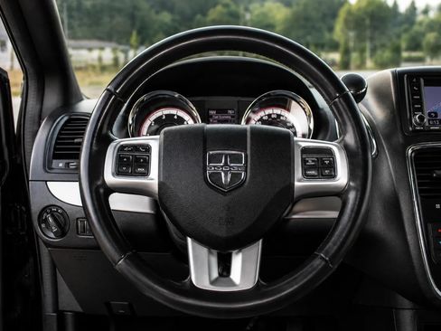 Used 2019 Dodge Grand Caravan GT FWD image 11