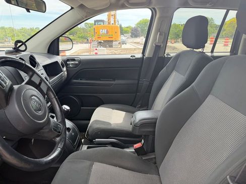 Used 2011 Jeep Compass Latitude AWD/4WD image 9