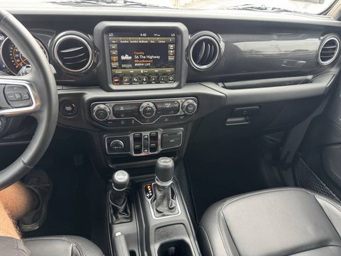 Used 2021 Jeep Wrangler Unlimited Sahara AWD/4WD image 10