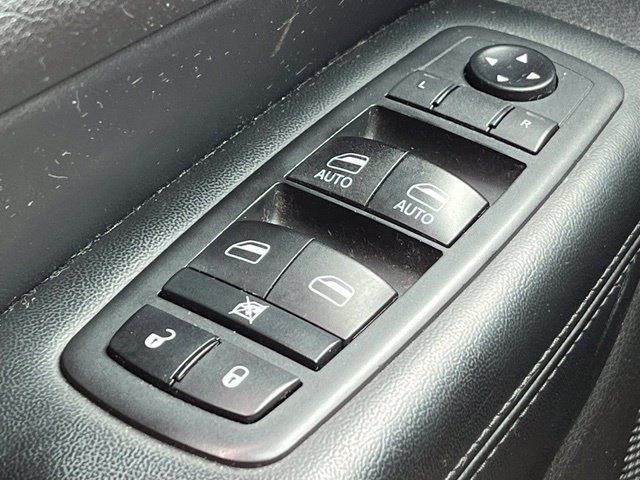 Used 2020 Jeep Grand Cherokee Altitude AWD/4WD image 36