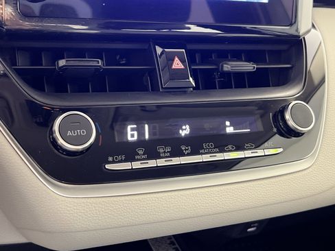 Used 2025 Toyota Corolla LE w/ LE Premium Package FWD image 22