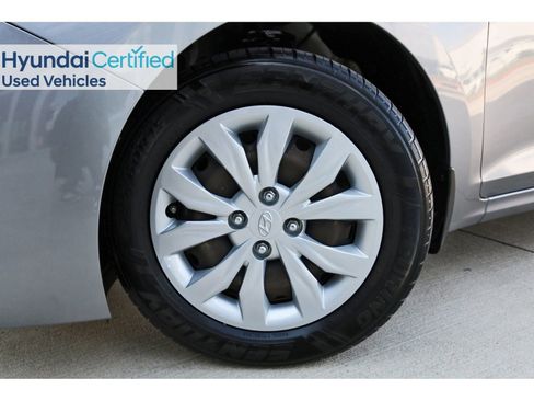 Certified 2022 Hyundai Accent SE FWD image 31