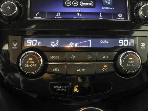 Used 2019 Nissan Rogue SV image 30