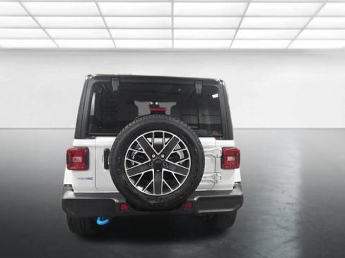 Used 2023 Jeep Wrangler Unlimited Sahara w/ Cold Weather Group AWD/4WD image 6