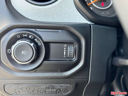 Used 2024 Jeep Wrangler Unlimited Sport AWD/4WD image 31