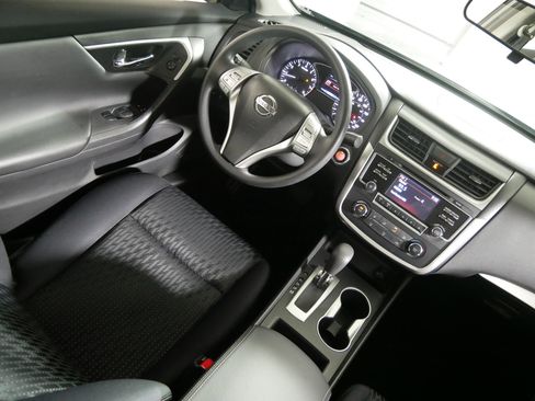 Used 2016 Nissan Altima 2.5 S w/ Power Driver Seat Package image 9