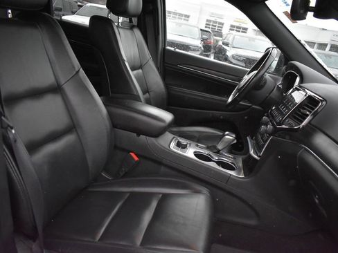 Used 2022 Jeep Grand Cherokee Limited w/ Technology Group image 25