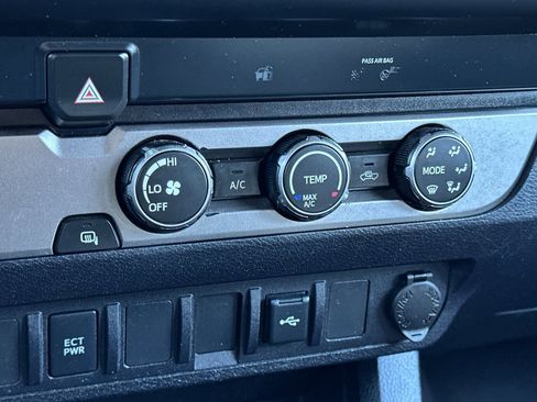 Used 2020 Toyota Tacoma SR image 18