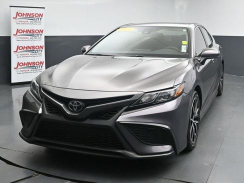 Used 2021 Toyota Camry SE FWD image 4
