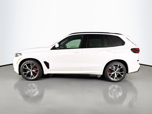 New 2026 BMW X5 xDrive50e w/ M Sport Package image 4