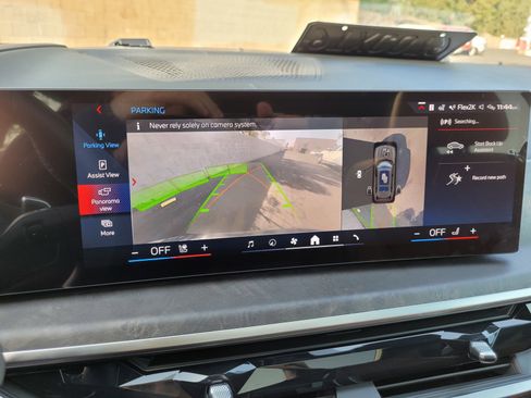 Used 2025 BMW X7 M60i w/ Climate Comfort Package image 18