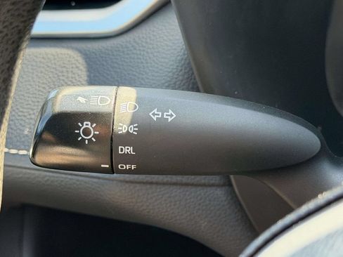 Used 2021 Toyota RAV4 LE AWD/4WD image 32