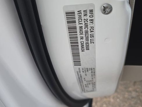 Used 2024 Chrysler Pacifica Touring-L image 29