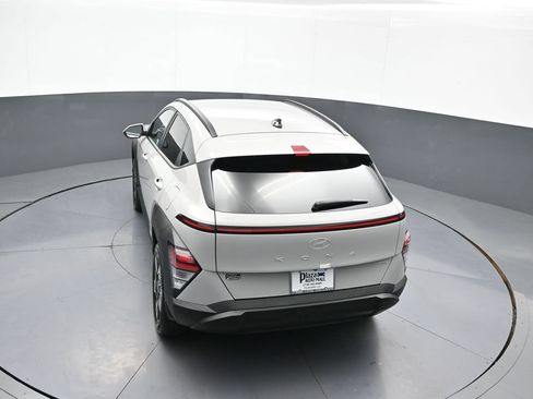Certified 2025 Hyundai Kona SEL AWD/4WD image 36