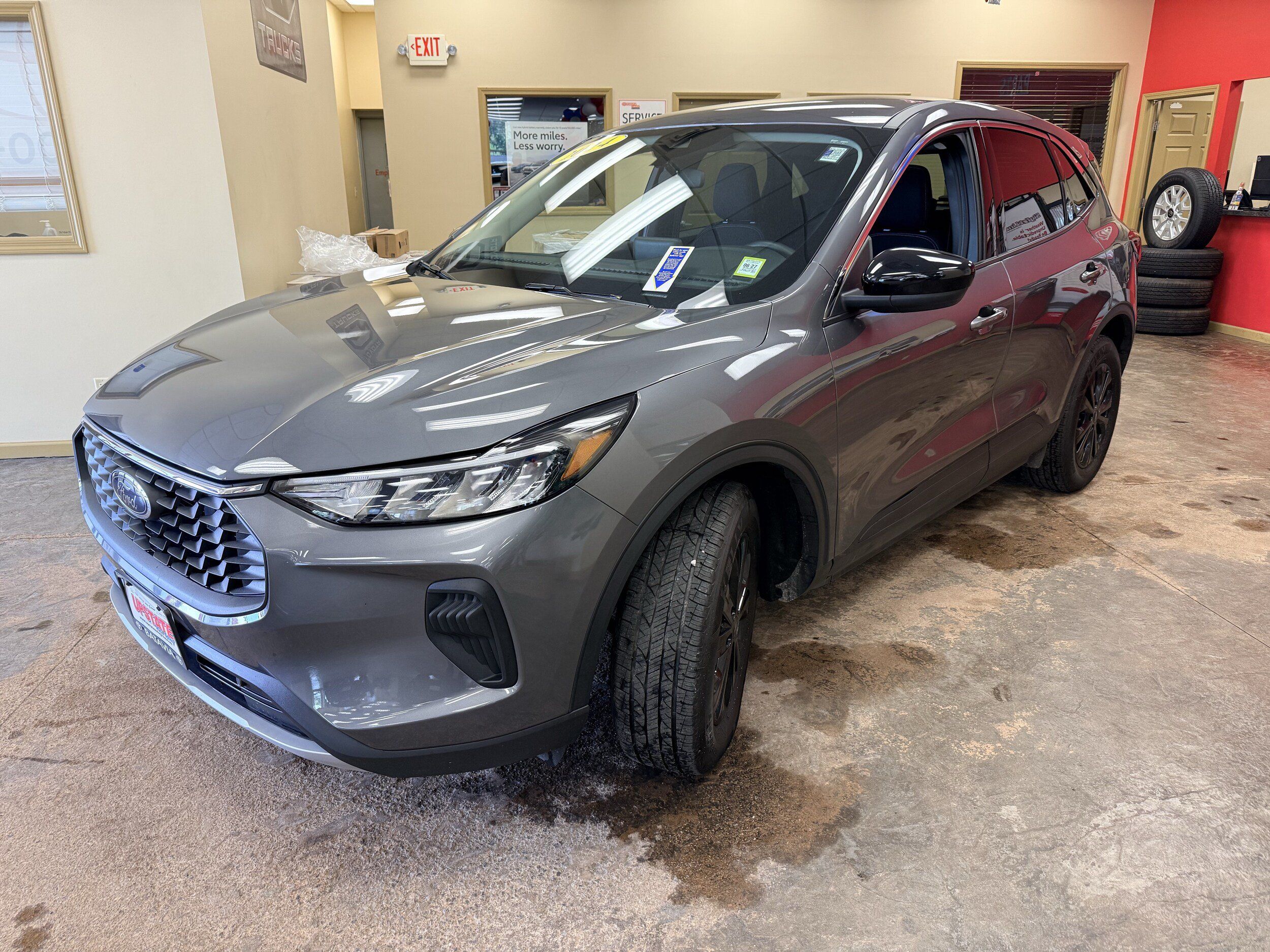 Used 2024 Ford Escape Active AWD/4WD image 3