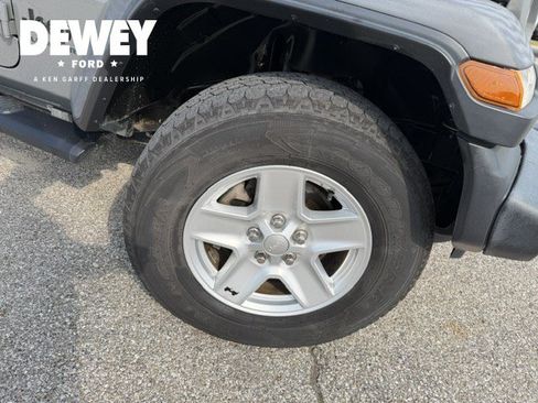 Used 2020 Jeep Gladiator Sport w/ Quick Order Package 24S AWD/4WD image 34
