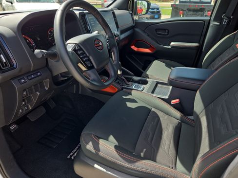 Used 2026 Nissan Frontier PRO-4X AWD/4WD image 14
