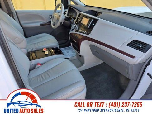 Used 2013 Toyota Sienna XLE image 13