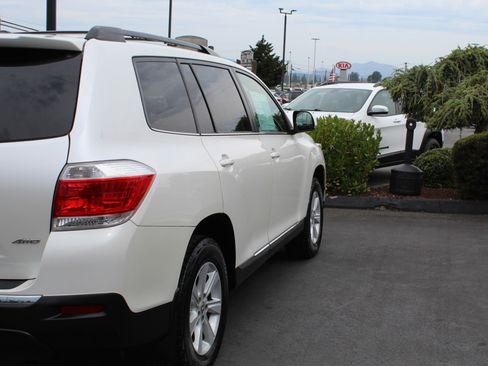 Used 2013 Toyota Highlander SE AWD/4WD image 7