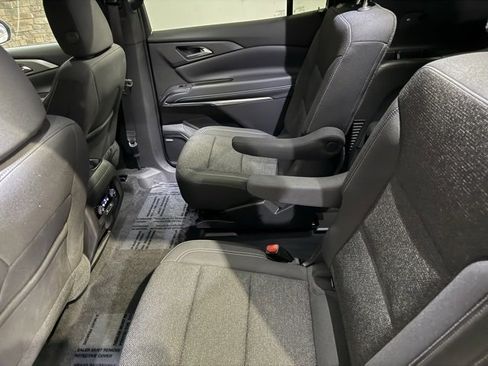 Used 2025 Chevrolet Traverse LT w/ Enhanced Driving Package image 32