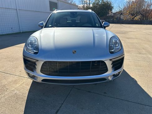 Used 2017 Porsche Macan S w/ Dark Walnut Interior Package image 23
