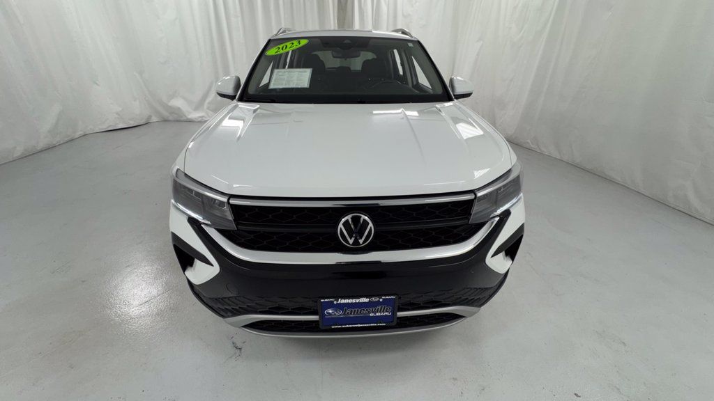 Used 2023 Volkswagen Taos SE AWD/4WD image 7