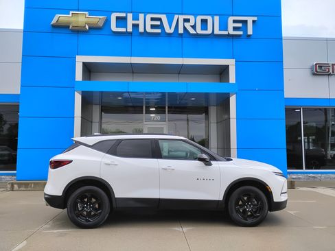 Used 2024 Chevrolet Blazer LT w/ Convenience Package FWD image 4