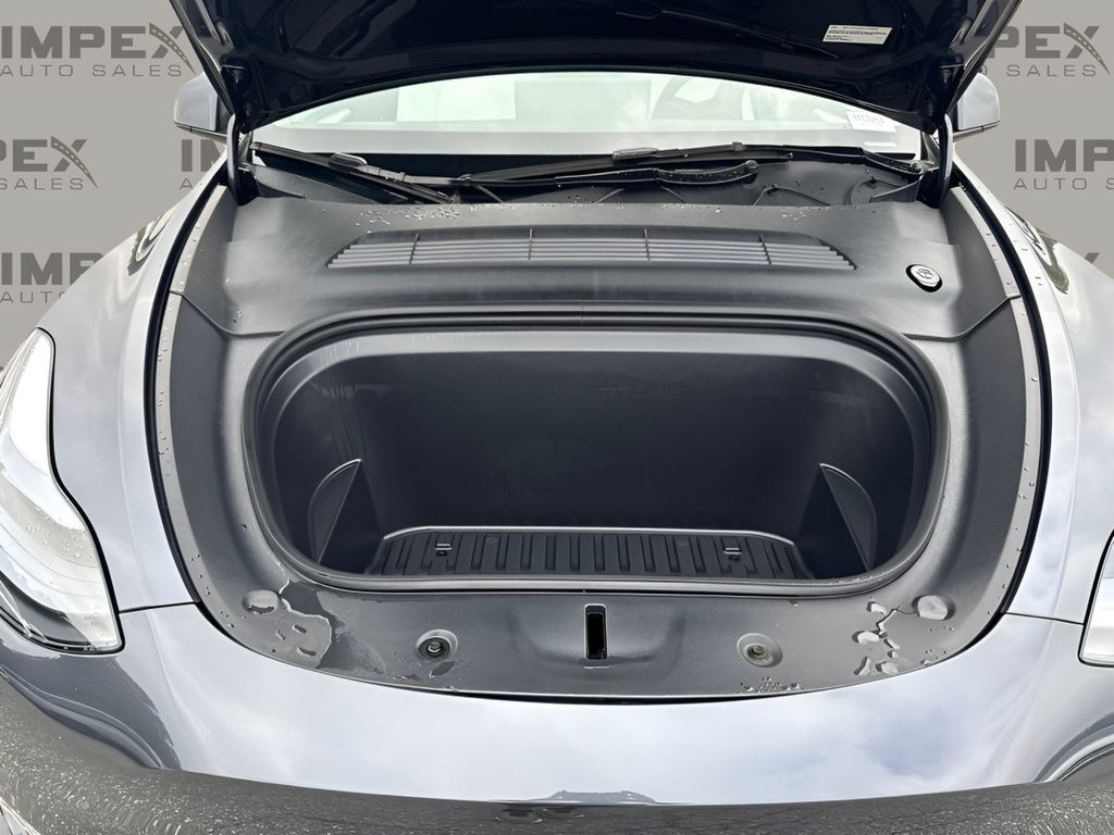 Used 2024 Tesla Model Y Long Range RWD image 25
