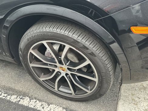 Used 2019 Porsche Cayenne image 4