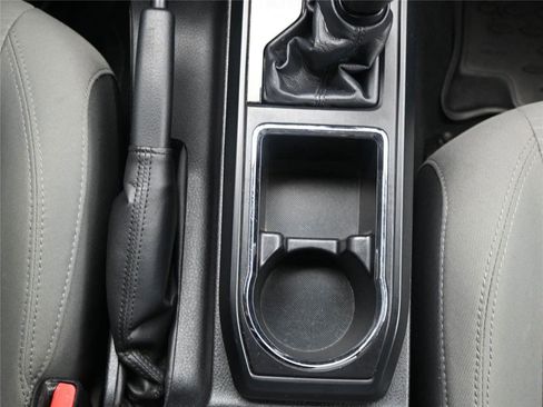 Used 2016 Toyota Tacoma SR image 16