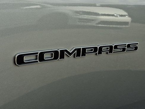 Used 2023 Jeep Compass Latitude AWD/4WD image 31