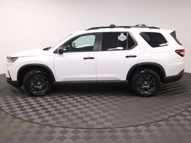 Certified 2025 Honda Pilot TrailSport image 5