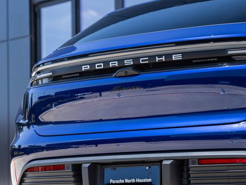 New 2025 Porsche Macan Electric RWD image 15