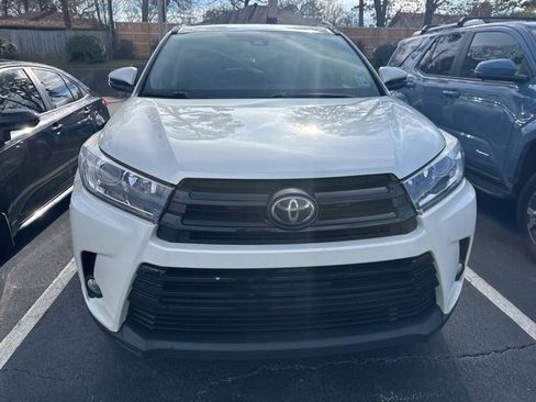 Used 2017 Toyota Highlander XLE image 2