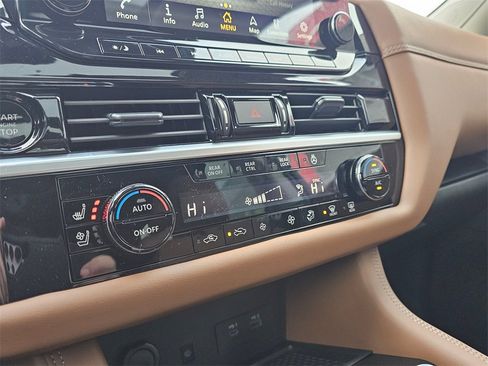 New 2025 Nissan Pathfinder Platinum image 22