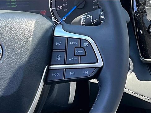 Used 2026 Toyota Highlander XLE AWD/4WD image 25