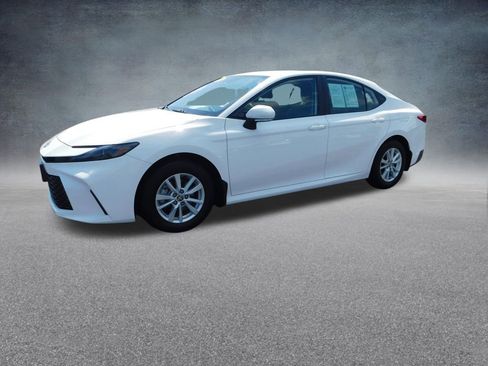 Used 2025 Toyota Camry LE AWD/4WD image 7