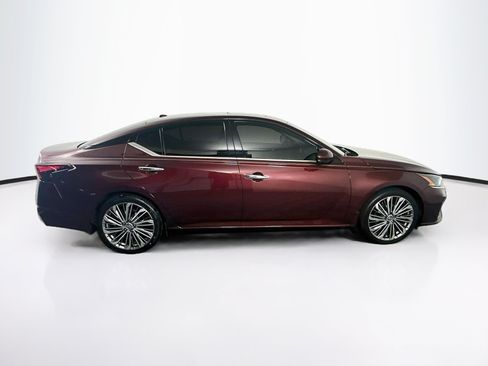 Used 2024 Nissan Altima 2.5 SL FWD image 10