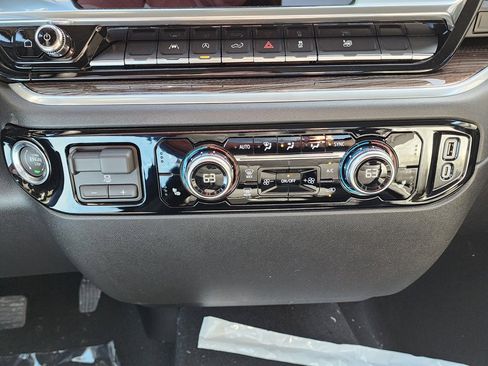 New 2026 GMC Sierra 1500 Elevation image 29