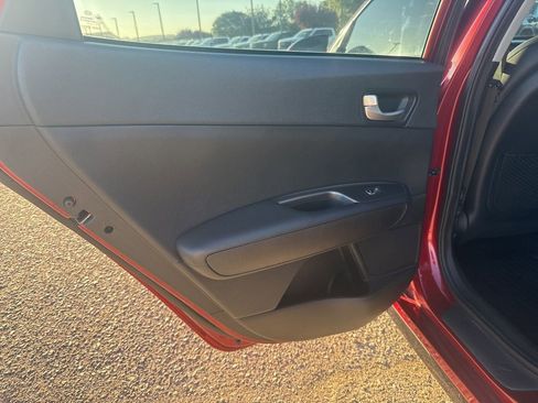 Used 2019 Kia Optima S image 18