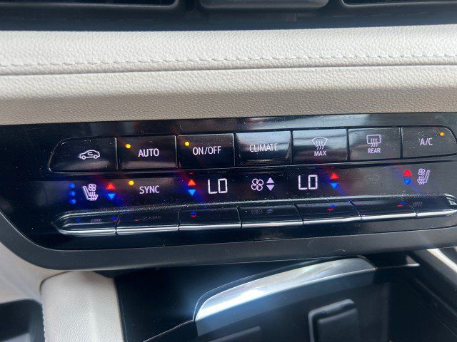 Used 2023 Buick Envision Avenir AWD/4WD image 20