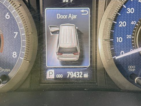 Used 2017 Toyota Sienna XLE w/ XLE Navigation Package FWD image 16