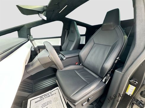Used 2024 Tesla Cybertruck AWD Crew Cab image 11