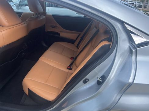 Used 2023 Lexus ES 350 w/ Premium Package FWD image 5